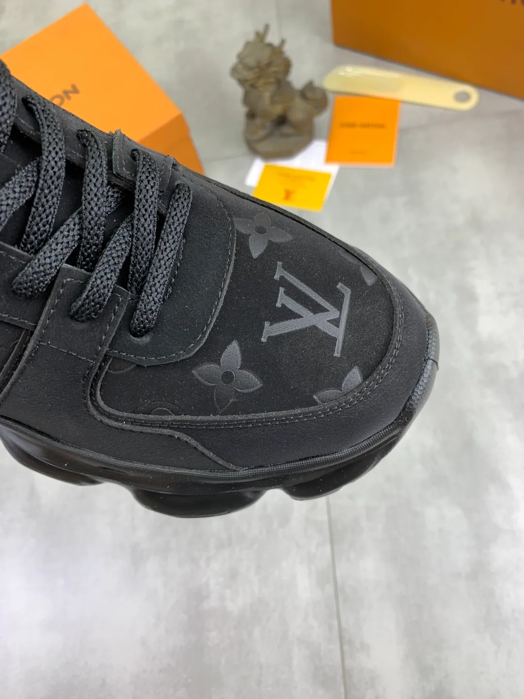 Men's men's shoes💰P440💰[New model]🆘[Louis Vuitton] LV official website latest model🎁casual and fashionable men's shoes👟hot style💥simple and elegant style, exclusive for trendy men. Unique official website latest brand elements👑original decoration, fashionable and generous, the fabric is made of original calfskin➕comfortable and breathable mesh lining➕pig skin lining ✅The official website specifies wear-resistant casual outsole, the classic model is taken in real life🎬Color: 5️⃣colors available😍Number of codes: 38-44 (45 46 customized)